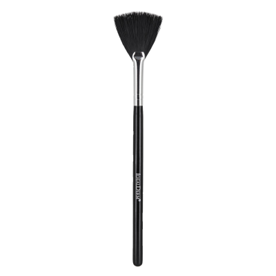 Fan brush for creams, masks and powder